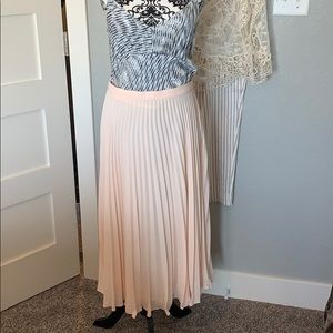 Blush pleated skirt